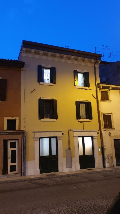 Dimora Rosso San Zeno - Wifi Veloce E Adatto Per Famiglie Vérone Extérieur photo